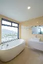 LG205987.webp